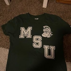 To much clothes needing to sell some